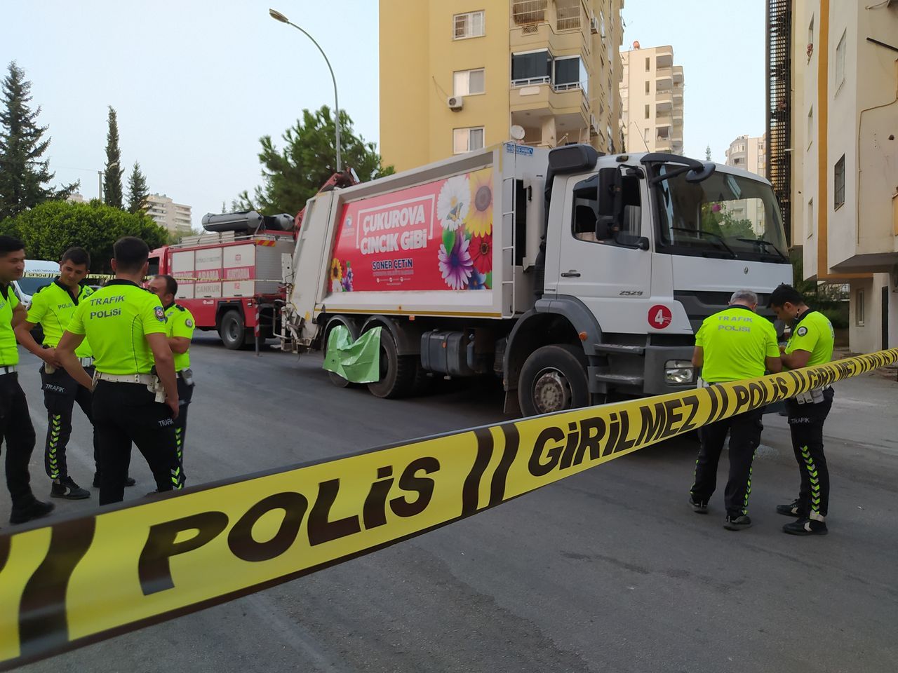 12 yaşındaki çocuk çöp kamyonunun altında kaldı 3