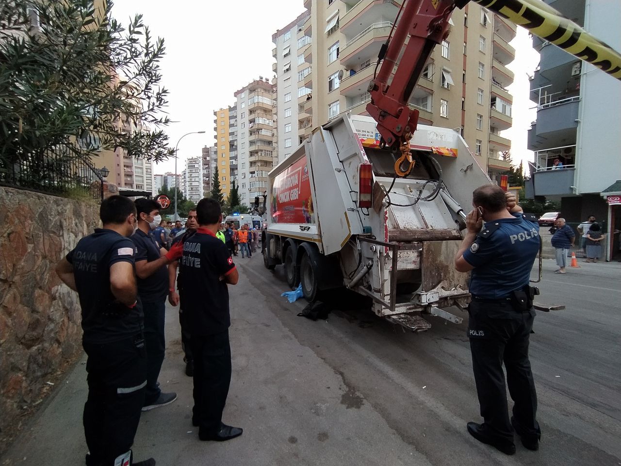 12 yaşındaki çocuk çöp kamyonunun altında kaldı 5