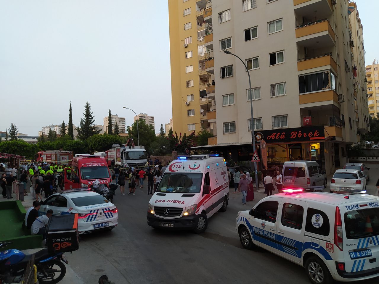 12 yaşındaki çocuk çöp kamyonunun altında kaldı 9