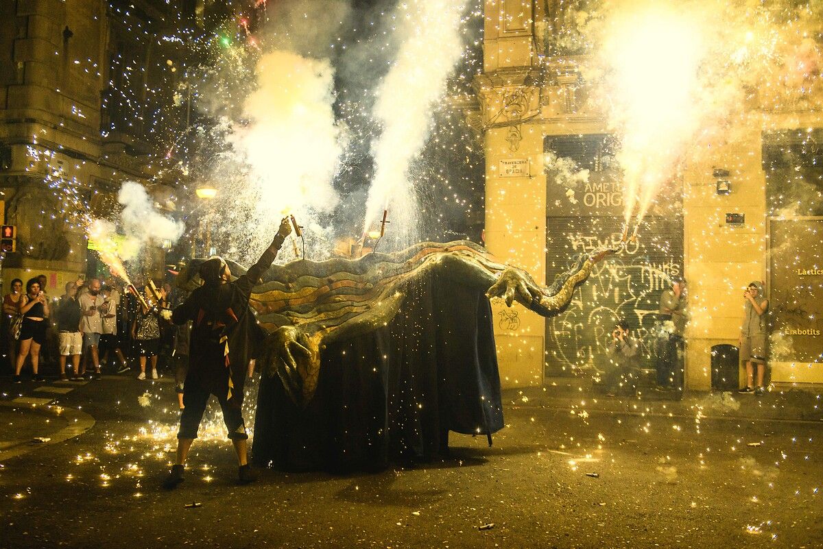 Barcelona’da düzenlenen geleneksel Gracia Festivali renki görüntülere sahne oldu 2