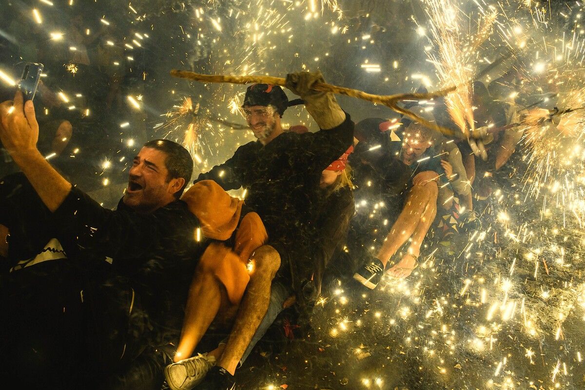 Barcelona’da düzenlenen geleneksel Gracia Festivali renki görüntülere sahne oldu 4