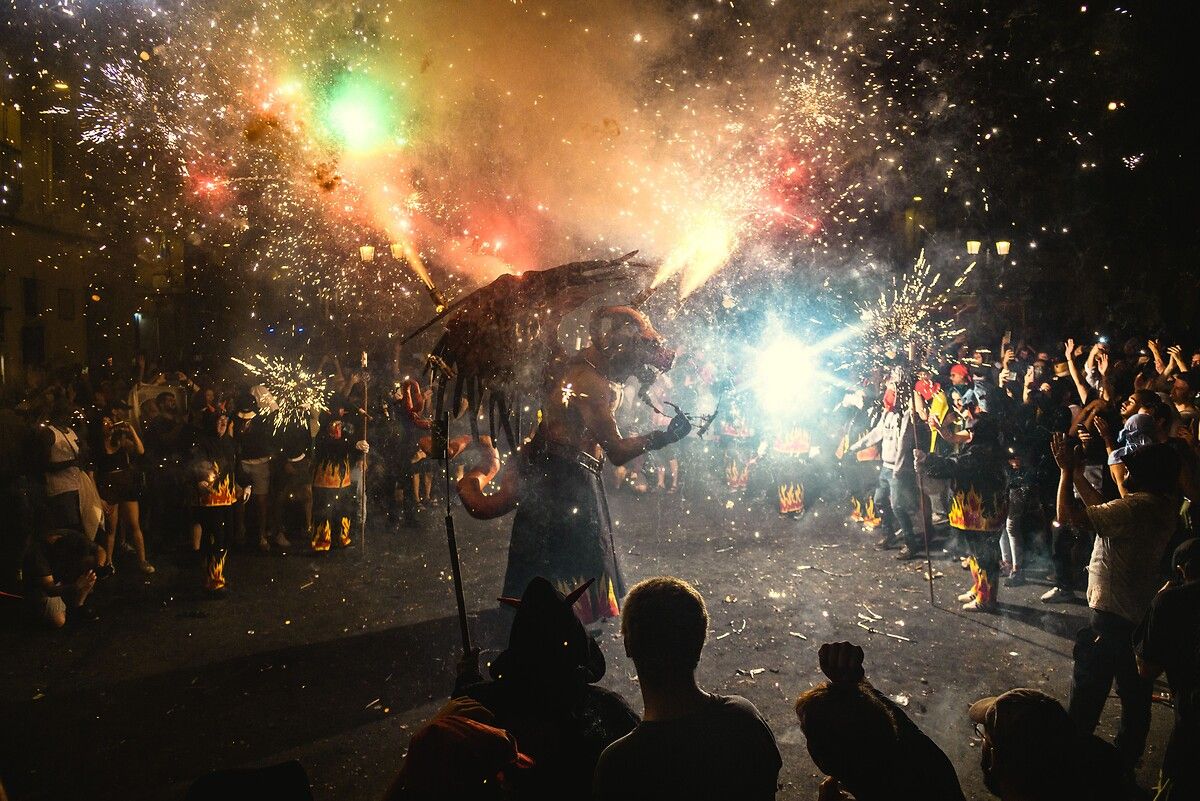 Barcelona’da düzenlenen geleneksel Gracia Festivali renki görüntülere sahne oldu 12