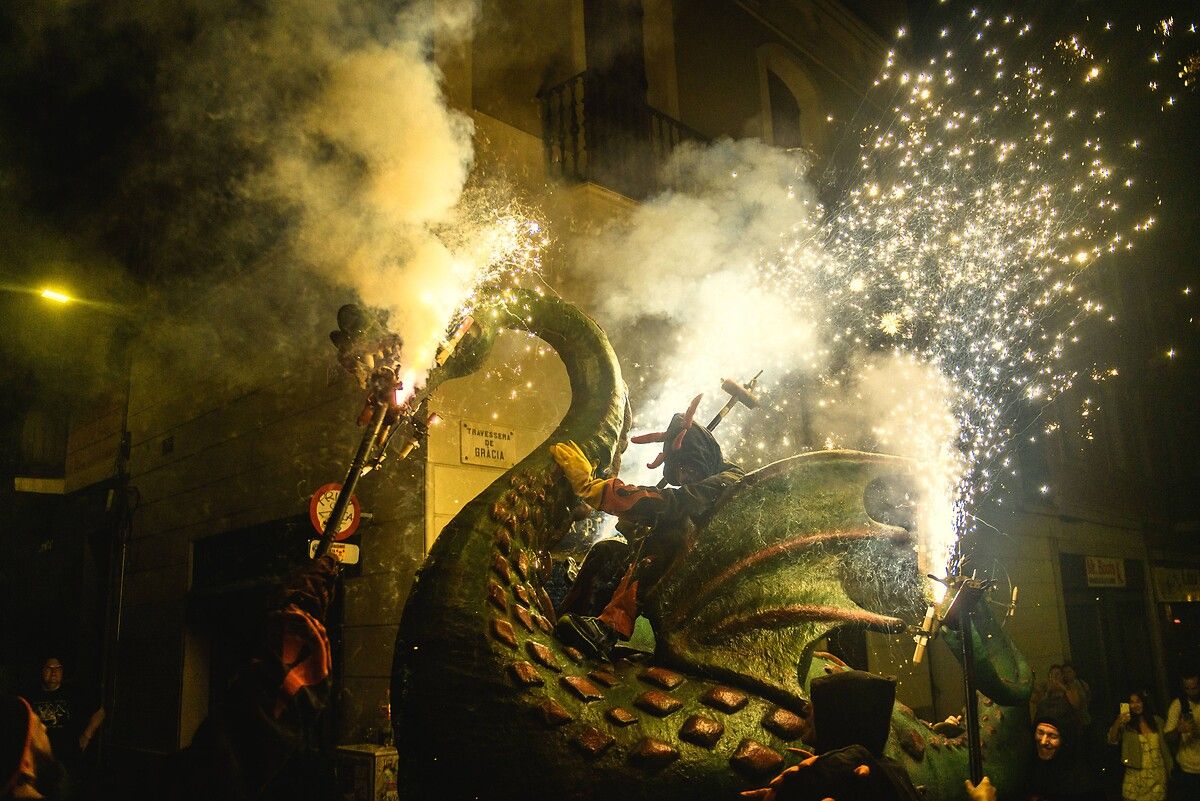 Barcelona’da düzenlenen geleneksel Gracia Festivali renki görüntülere sahne oldu 13