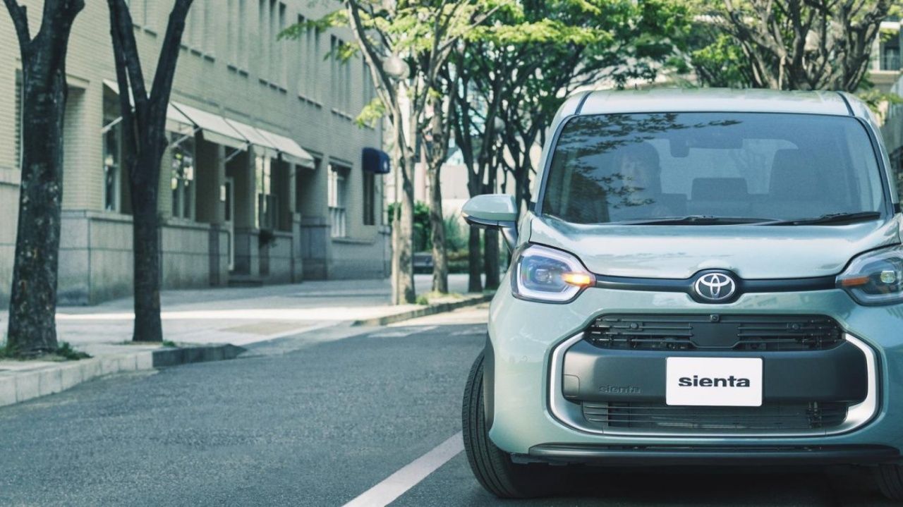 Toyota’nın yeni Sienta modeli hem elektrikli hem 7 koltuklu! İşte Sienta’nın yeni özellikleri ve fiyatı! 4