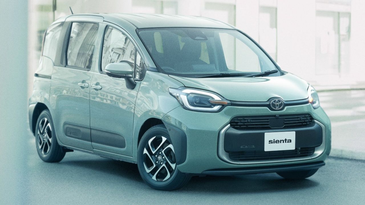 Toyota’nın yeni Sienta modeli hem elektrikli hem 7 koltuklu! İşte Sienta’nın yeni özellikleri ve fiyatı! 1