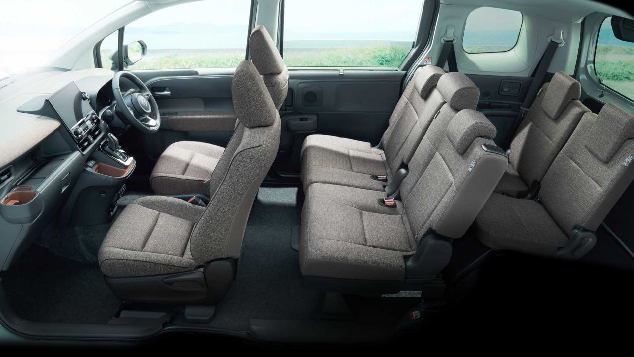 Toyota’nın yeni Sienta modeli hem elektrikli hem 7 koltuklu! İşte Sienta’nın yeni özellikleri ve fiyatı! 3