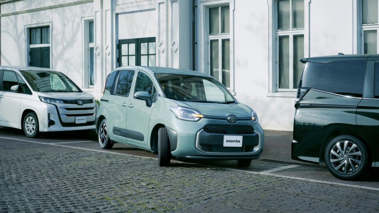 Toyota’nın yeni Sienta modeli hem elektrikli hem 7 koltuklu! İşte Sienta’nın yeni özellikleri ve fiyatı! 2