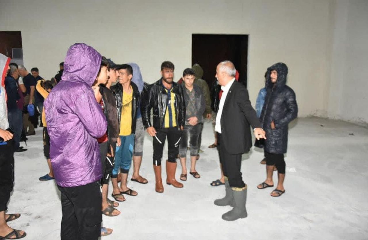 Bursa'da mevsimlik işçilerin çadırlarını su bastı! 270 işçi ve 30 çocuk tahliye edildi 4