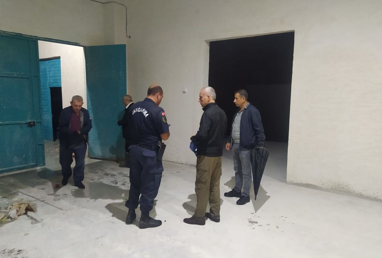 Bursa'da mevsimlik işçilerin çadırlarını su bastı! 270 işçi ve 30 çocuk tahliye edildi 7
