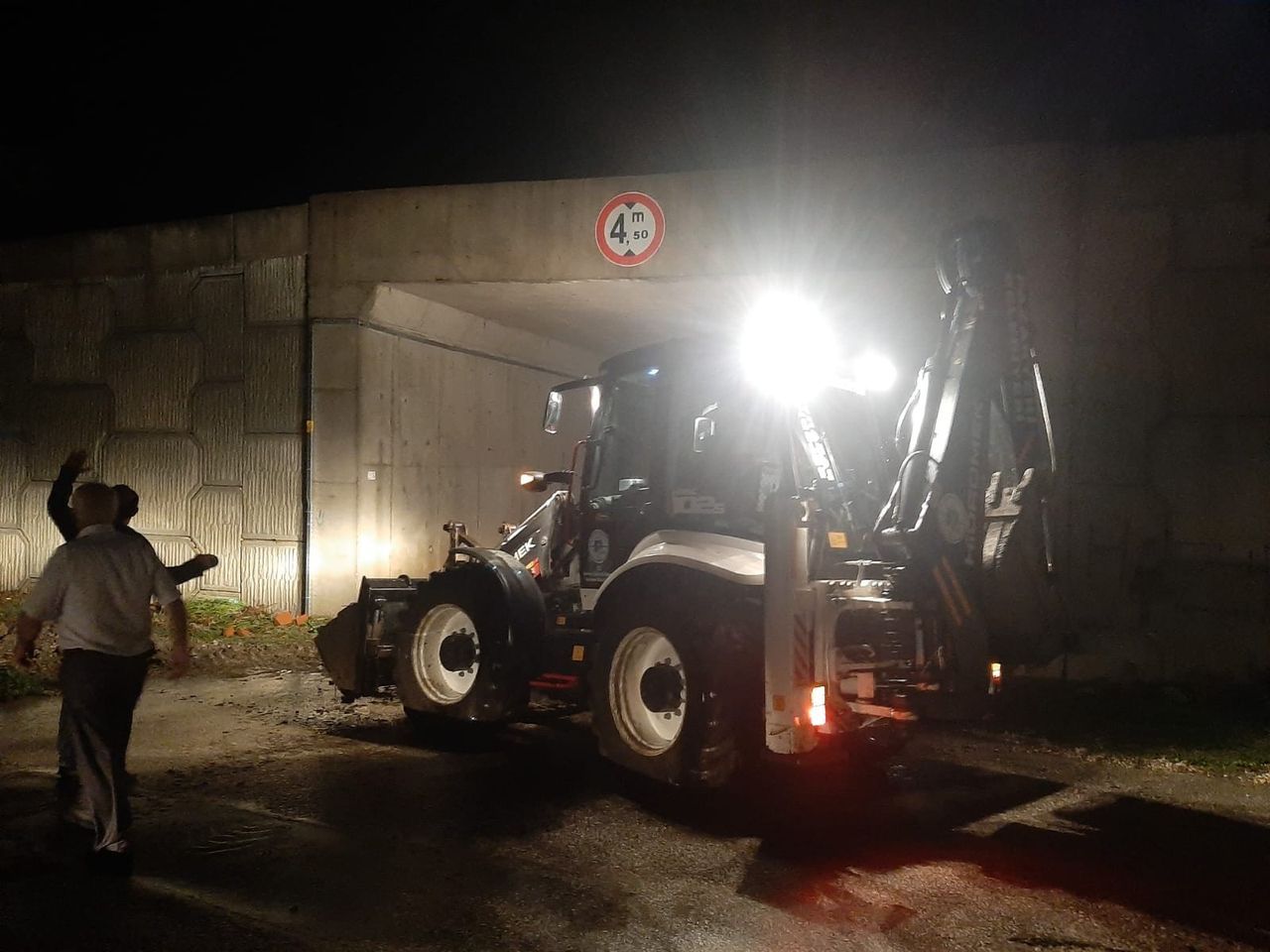 Bilecik’te araçlar sel sularının getirdiği çamura gömüldü 8