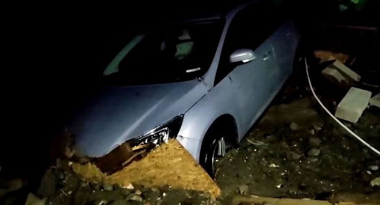 Bursa’da sele kapılan 4 kişiyi ekipler kurtardı 3
