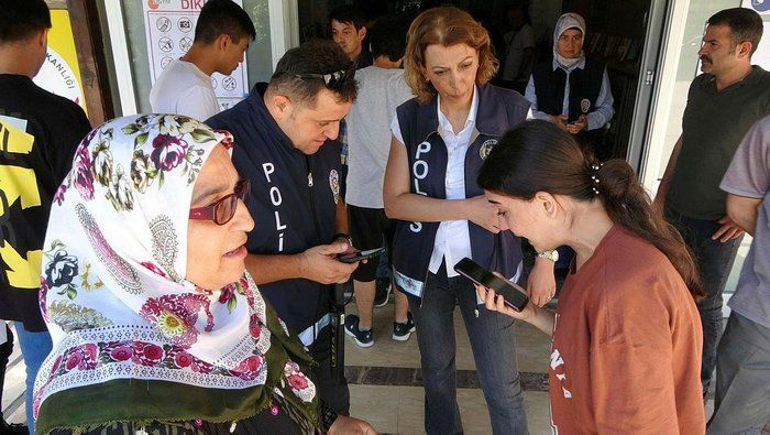 'Annem babam vefat etti' diyerek yürekleri dağlamıştı! Ayşe üniversiteli oldu 2