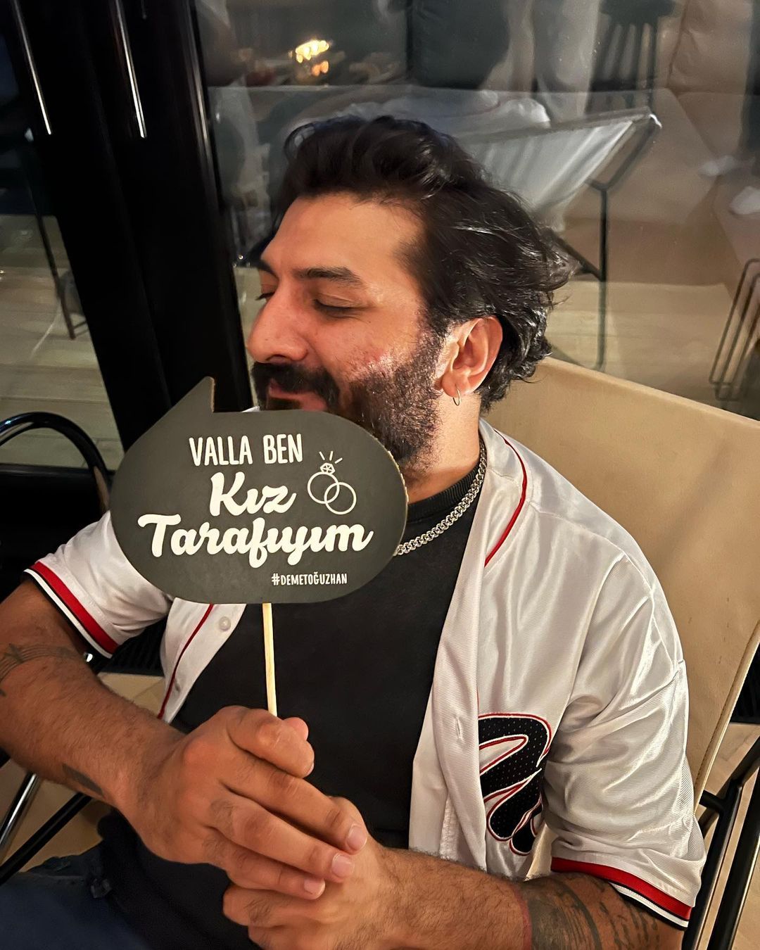 Demet Özdemir ile yarın evlenecek olan Oğuzhan Koç bekarlığa veda etti 11