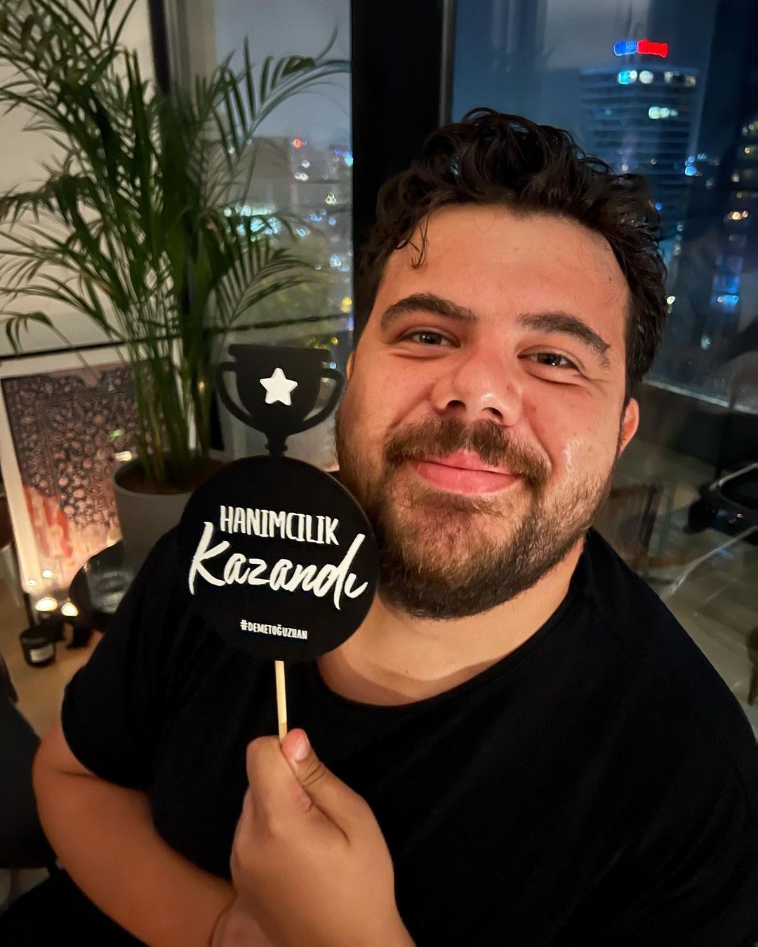 Demet Özdemir ile yarın evlenecek olan Oğuzhan Koç bekarlığa veda etti 9