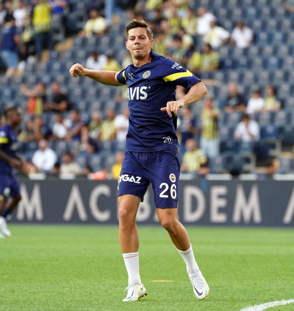 Fenerbahçeli yıldız futbolcuya 10 milyon Euro'luk transfer teklifi 10