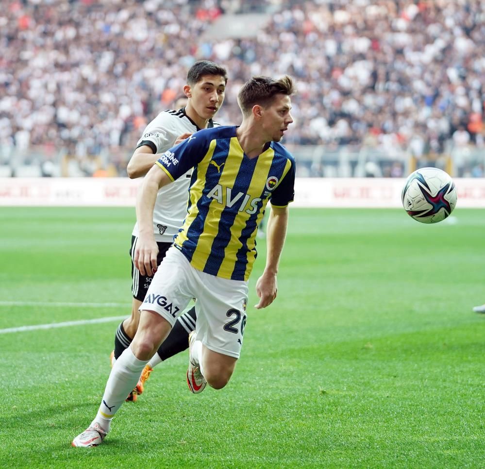 Fenerbahçeli yıldız futbolcuya 10 milyon Euro'luk transfer teklifi 11