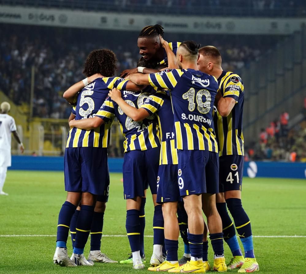 Fenerbahçeli yıldız futbolcuya 10 milyon Euro'luk transfer teklifi 9