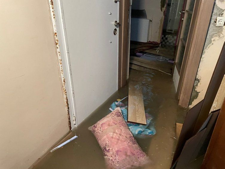 Yollar yine göle döndü! Vatandaşlar İBB'ye isyan bayrağını açtı 3