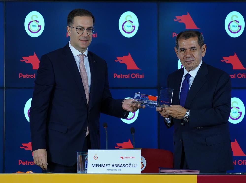 Galatasaray Başkanı Dursun Özbek, imza töreninde transfer bombasını patlattı 3