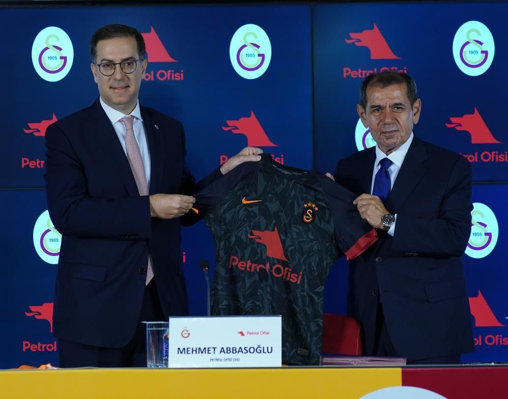 Galatasaray Başkanı Dursun Özbek, imza töreninde transfer bombasını patlattı 4