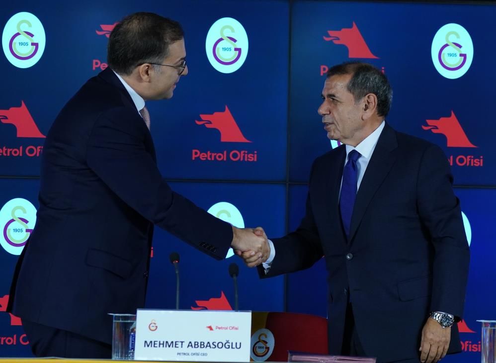 Galatasaray Başkanı Dursun Özbek, imza töreninde transfer bombasını patlattı 6