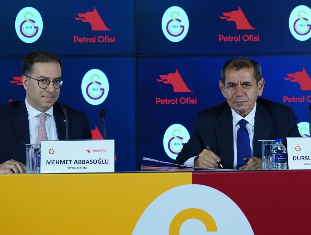 Galatasaray Başkanı Dursun Özbek, imza töreninde transfer bombasını patlattı 8