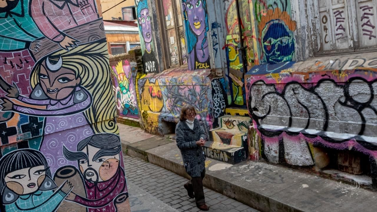 Şili’nin Valparaiso şehrinde sanat sokaklara yansıdı 3