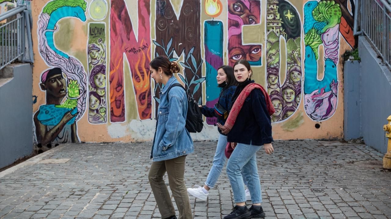 Şili’nin Valparaiso şehrinde sanat sokaklara yansıdı 4