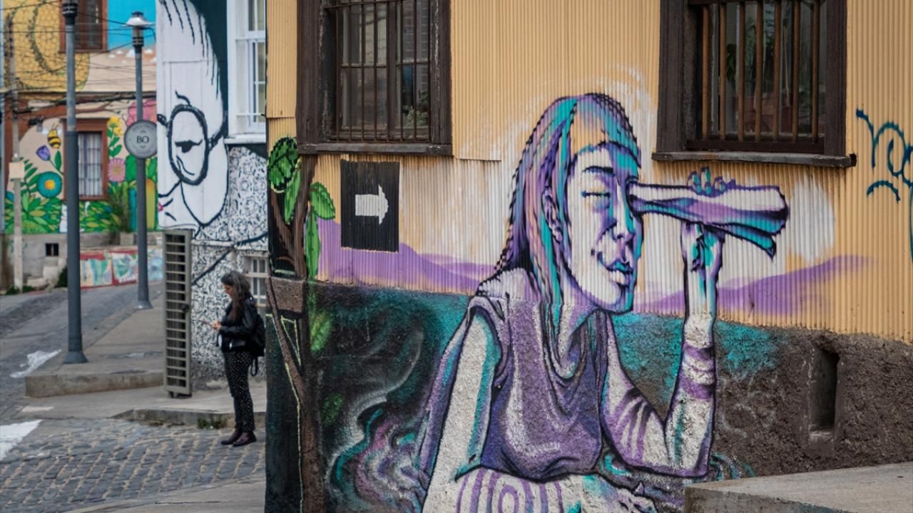 Şili’nin Valparaiso şehrinde sanat sokaklara yansıdı 9