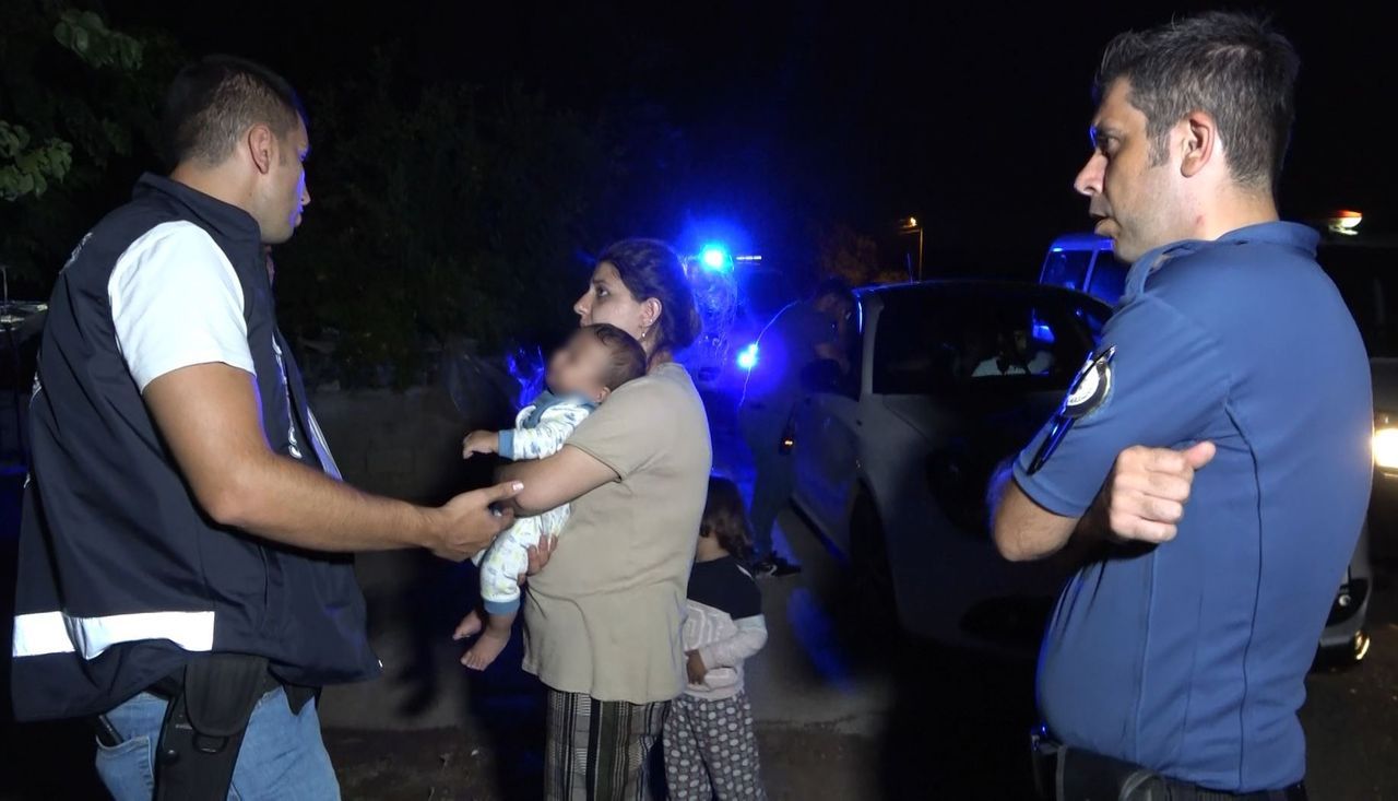 9 aylık bebeği mama, aşı kartı ve oyuncukla birlikte bahçe kapısına bıraktılar 11
