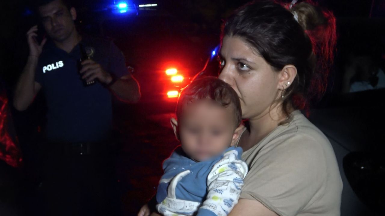 9 aylık bebeği mama, aşı kartı ve oyuncukla birlikte bahçe kapısına bıraktılar 13