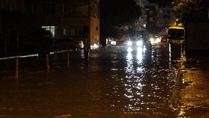 Çanakkale'de sağanak yağış: Yol çöktü! Köye giriş çıkış yapılamıyor... 8