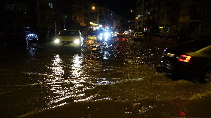 Çanakkale'de sağanak yağış: Yol çöktü! Köye giriş çıkış yapılamıyor... 9