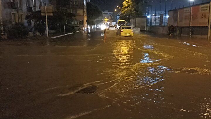 Çanakkale'de sağanak yağış: Yol çöktü! Köye giriş çıkış yapılamıyor... 10