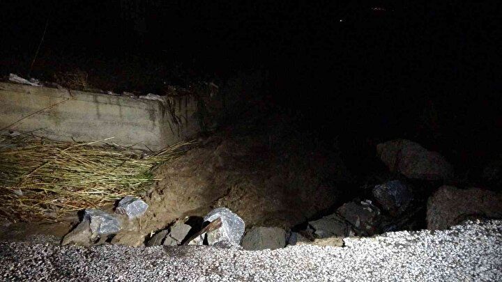 Çanakkale'de sağanak yağış: Yol çöktü! Köye giriş çıkış yapılamıyor... 4