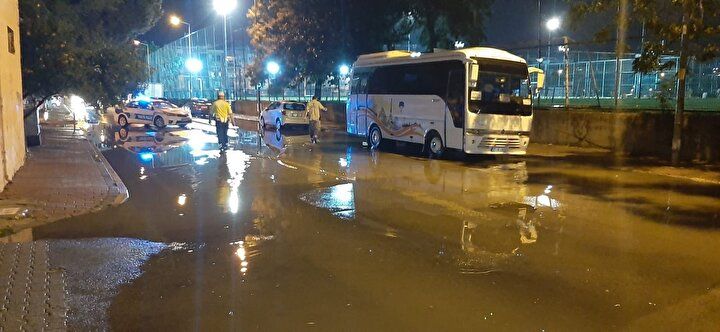 Çanakkale'de sağanak yağış: Yol çöktü! Köye giriş çıkış yapılamıyor... 11