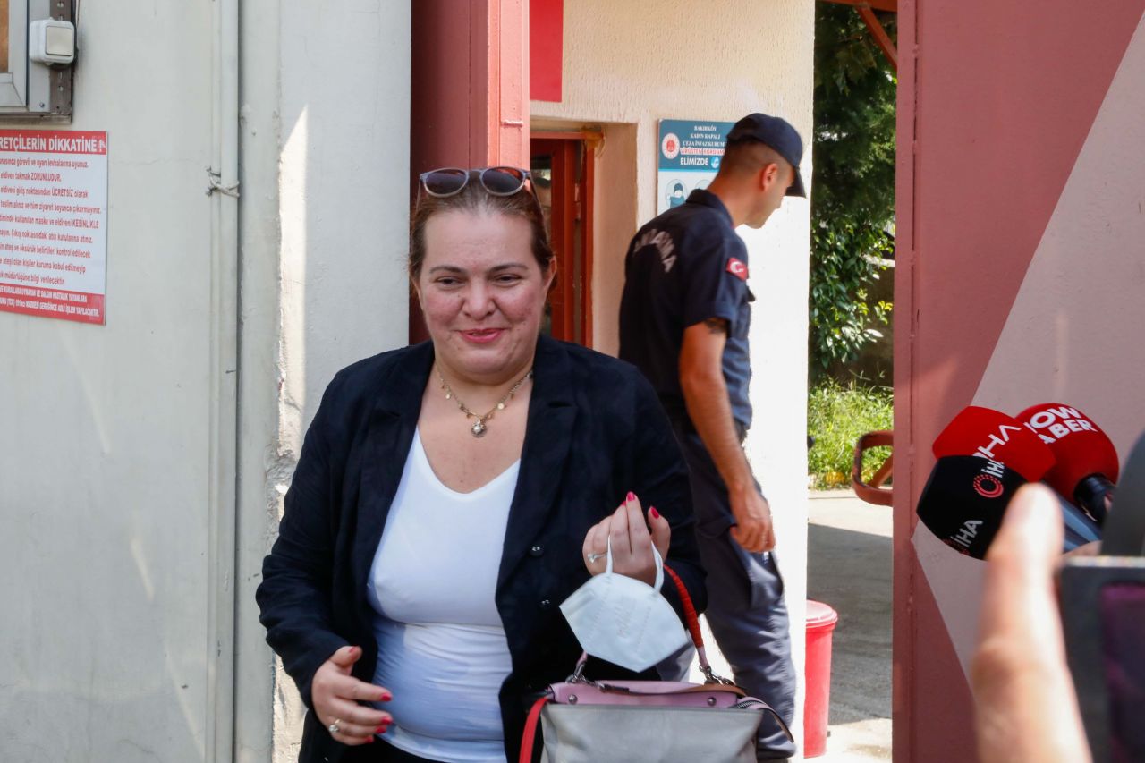 Gülşen'i eşi Ozan Çolakoğlu ve avukatı Gökçe Kılıç Gülsaran cezaevinde ziyaret etti 1