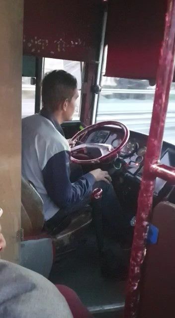 İETT'de yaşanan olay 'bu kadar da olmaz' dedirtti: Şoför, yanındaki kişiyi direksiyona geçirdi 3