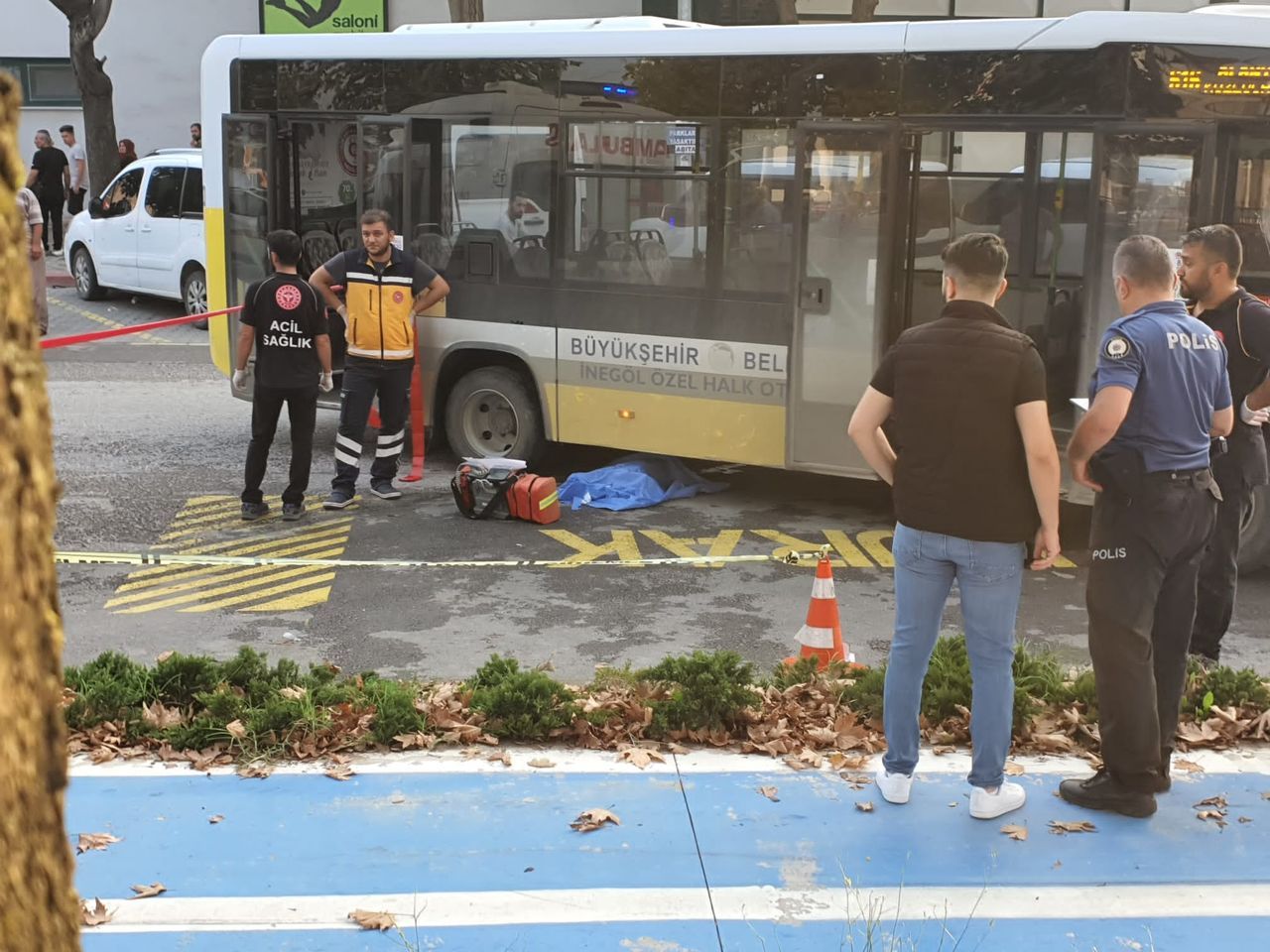 Halk otobüsü 8 yaşındaki çocuğa çarpıp, üzerinden geçti 1