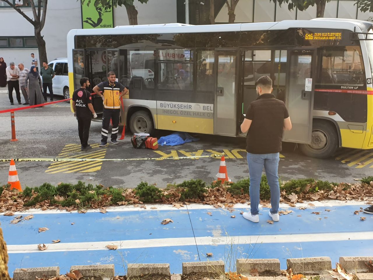Halk otobüsü 8 yaşındaki çocuğa çarpıp, üzerinden geçti 5