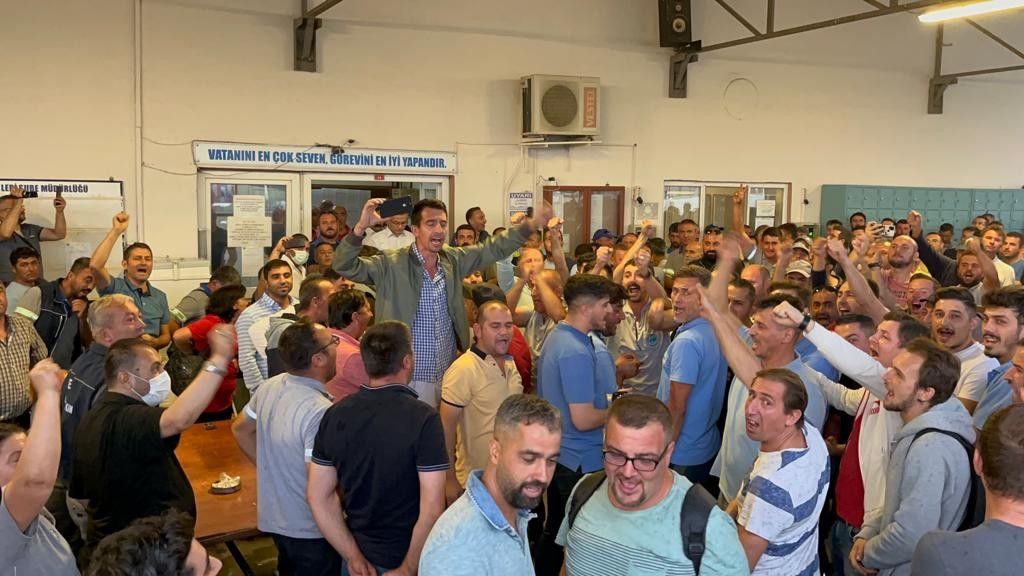 Eskişehir'de yüzlerce işçi zammı beğenmedi, belediyeyi protesto etti 3