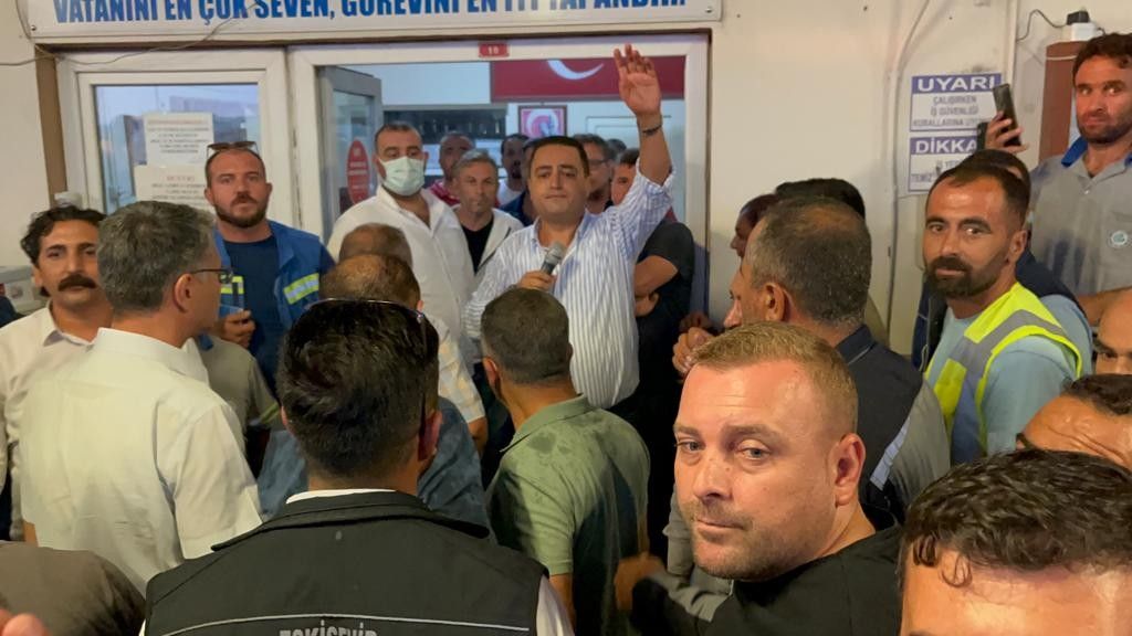 Eskişehir'de yüzlerce işçi zammı beğenmedi, belediyeyi protesto etti 8