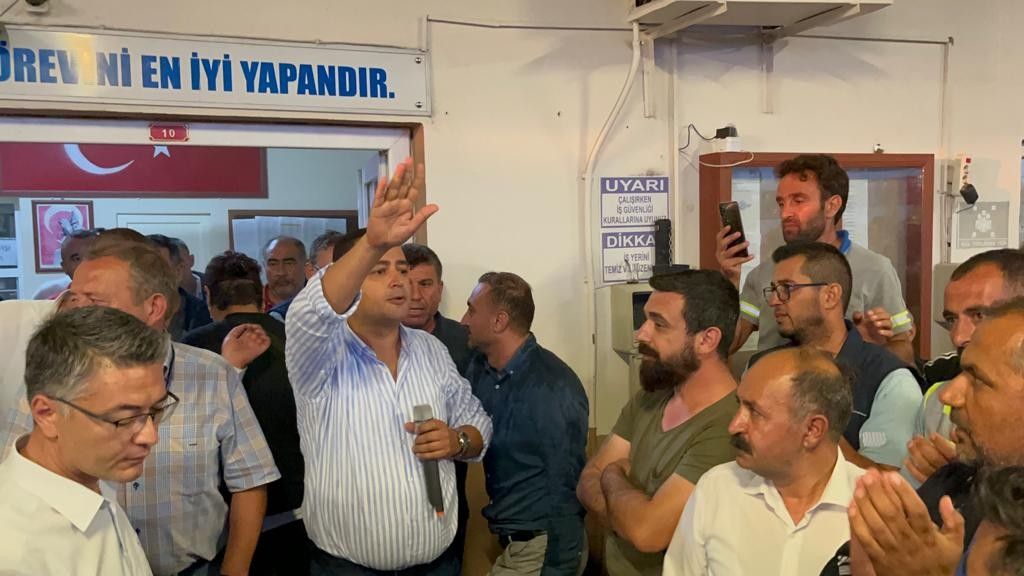 Eskişehir'de yüzlerce işçi zammı beğenmedi, belediyeyi protesto etti 9