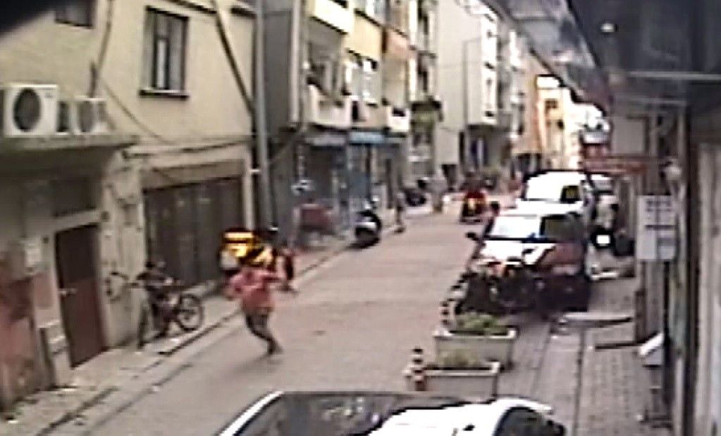 Berber koltuğunda dehşet: Tıraş olurken silahlı saldırıya uğradı 1