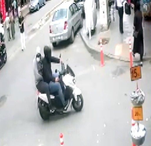 Berber koltuğunda dehşet: Tıraş olurken silahlı saldırıya uğradı 3
