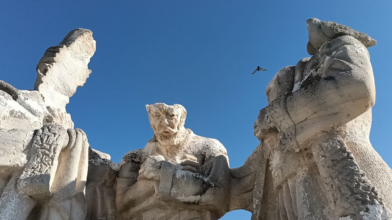 Neşet Ertaş'tan sonra Ahi Evran, Yunus Emre, Hacı Bektaş-ı Veli heykelleri de parçalandı 1