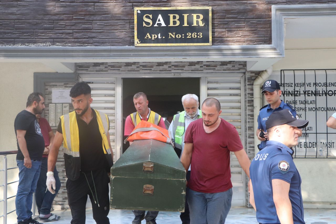 Eve pencereden girmeye çalışınca 8. kattan apartman boşluğuna düştü! 3