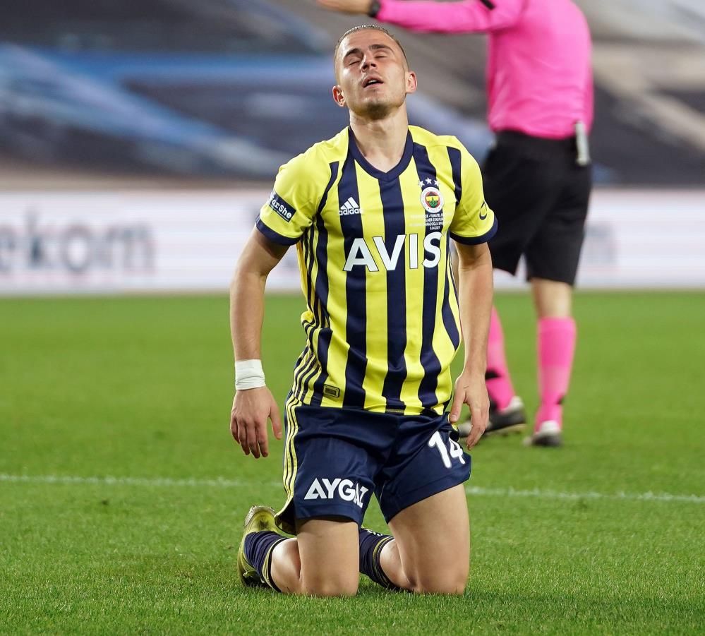 Fenerbahçeli yıldızın yeni takımı belli oldu! Teknik direktörü resmen açıkladı... 6