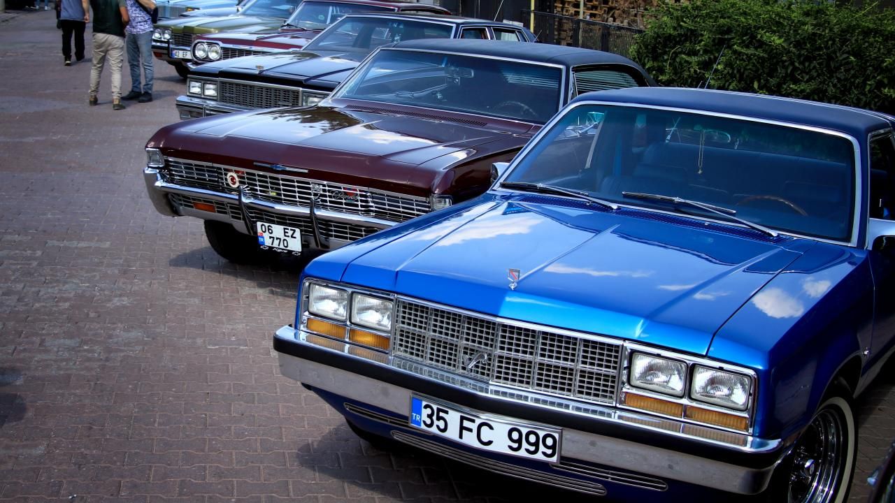 Konya'da klasik otomobiller 30 Ağustos için şehri gezdi 8