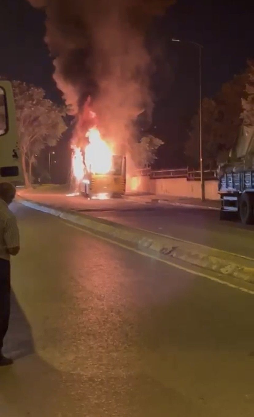 Tuzla'da korku dolu anlar: İETT otobüsü alevlere teslim oldu! 3